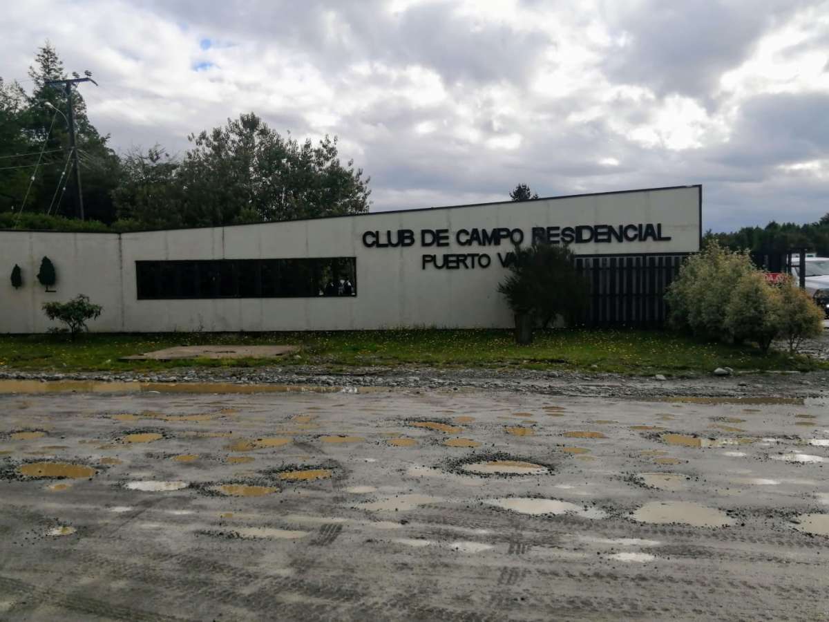 Vende Parcela Limpia Y Plana (De Esquina) En Condominio Club De Campo, Pto Varas